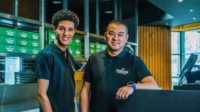 Anass en Homing in Burger Business Almere Oost